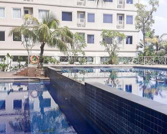 Tidy Studio Titanium Square Apartment By Travelio - Jakarta - Pool