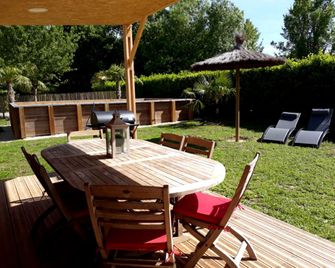 Les Pilotis Du Cognac - Chassors - Patio