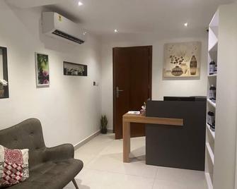 Reddington Beach Resort - Anloga - Front desk