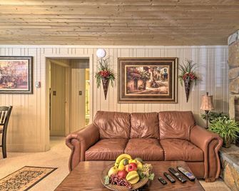 Walk to Ski And Trails All-Season Angel - Angel Fire - Living room