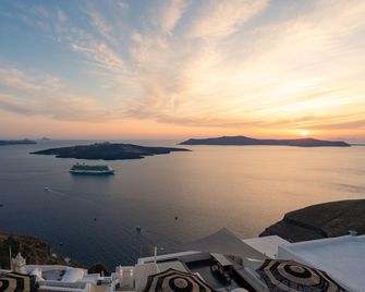 Asha Luxury Suites - Thera