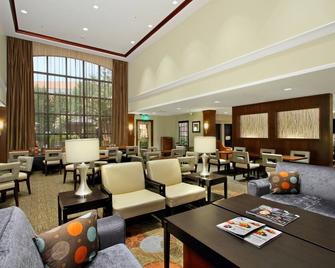 Great Value! Suite Near DC | Free Breakfast + On-Site Fitness Center - McLean - Lounge