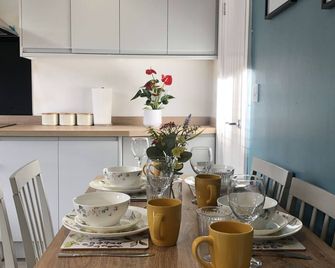 Sheffield 4-bedroom house free parking - Sheffield - Comedor