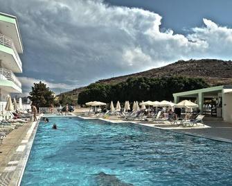 Chrissy's Paradise - Agia Pelagia - Piscine