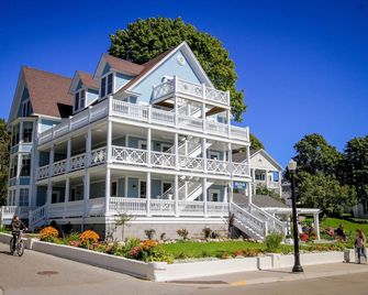Harbour View Inn - Mackinac Island - Building