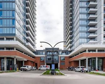 Newly Built Condo w Amazing Amenities and Views! - Kitchener - Gebouw