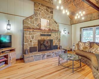 1 Mi to Montauk State Park Missouri Nature Escape - Licking - Living room