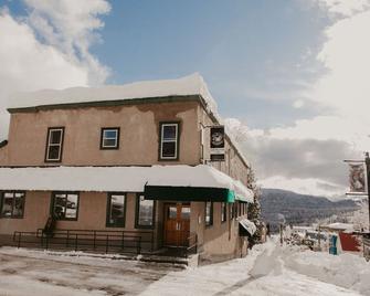 The Flying Steamshovel Inn - Room 6 - Rossland - Building