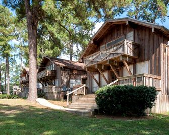Amazing and Spacious Cabin Rental for Texas Family Vacations near Nacogdoches - Nacogdoches - Building