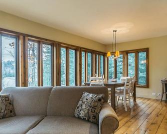 Welcome to the Chalets du Lac Grenier - Chertsey - Living room