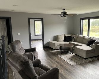 Tranquil lake house retreat - Aitkin - Living room