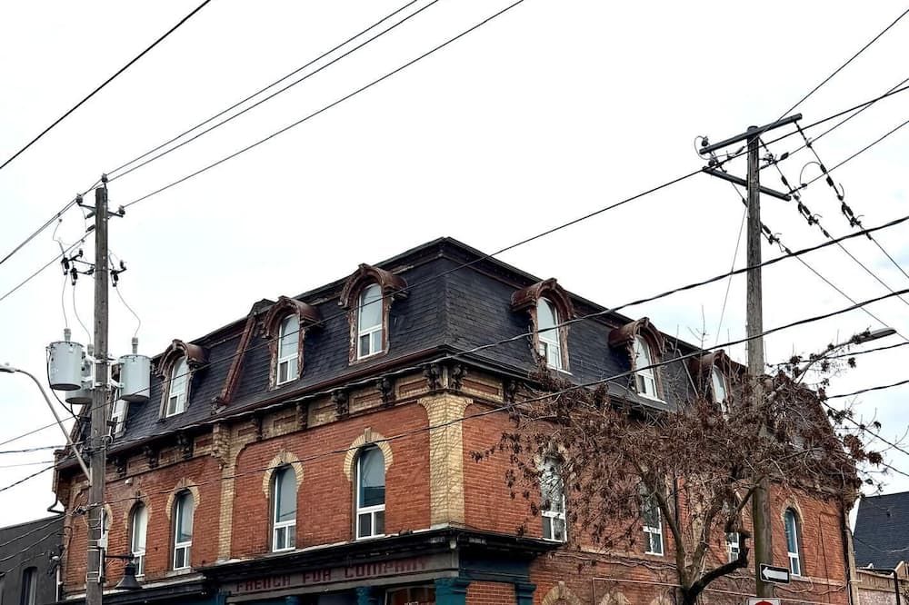 Check Inn Ca - Toronto - Gebäude