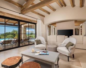 Villa Plava with Panoramic Seaview and big pool - Bale - Living room