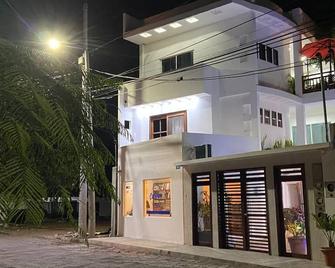 Carpao Lodging Galapagos - פוארטו איורה - בניין