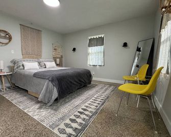 The Holler - Andrews - Habitación