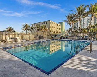Beachfront & Pool Access Unit W 2 Queen Beds - Hollywood - Piscina