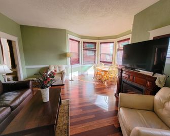 James Bay Inn Hotel, Suites & Cottage - ויקטוריה - סלון