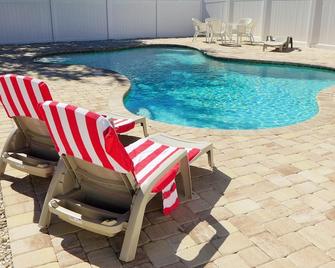 Escape the daily grind: 4 nights for the price of 3! - Fort Myers