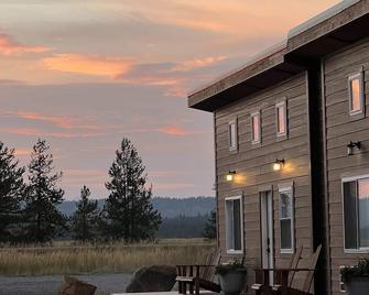 Newly Updated Cabins at Last Chance in Island Park Close to Yellowstone - Island Park - Building