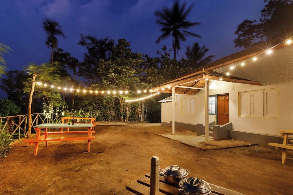 Underground Hostel By Bilwa Estate - מדיקרי - פטיו
