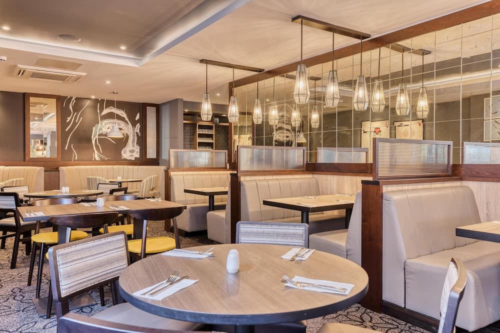 بريميير إن كامبريدج - إي 4 جاي 92