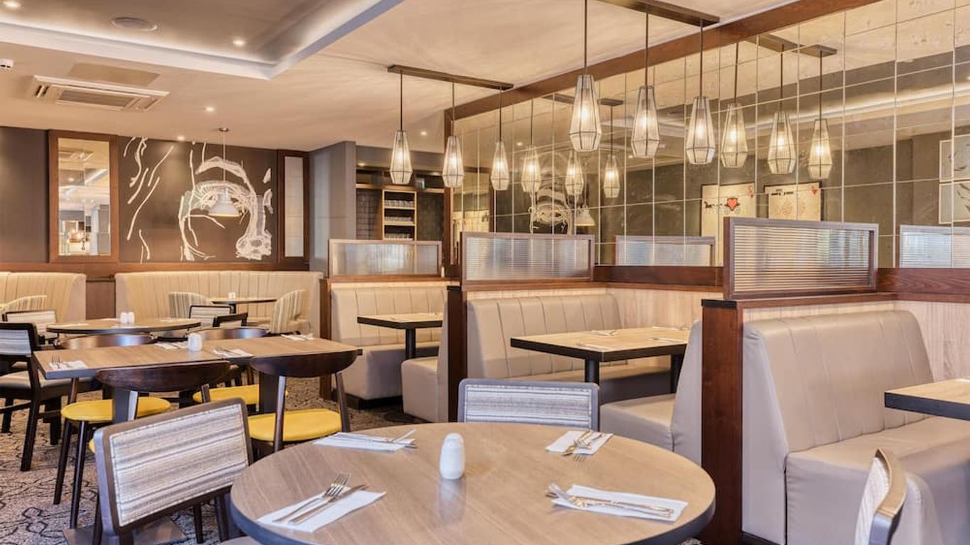 بريميير إن كامبريدج - إي 4 جاي 92