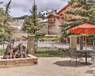 Crested Butte Condo with Indoor and Outdoor Pools! - Crested Butte - Patio