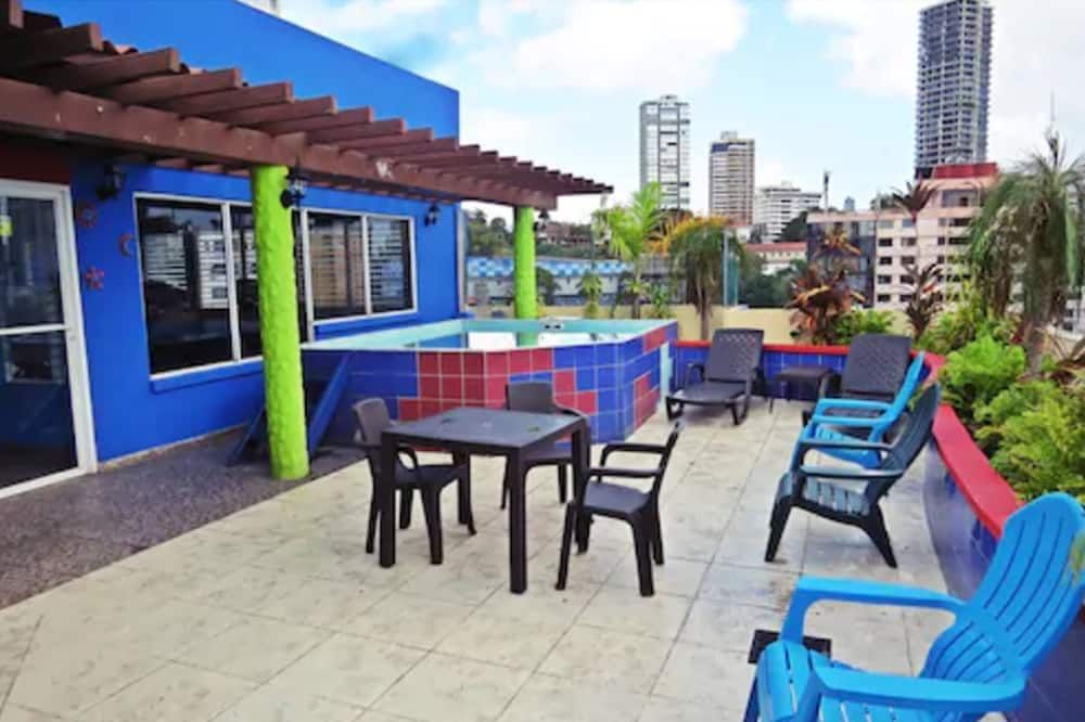 Hotel California Panama