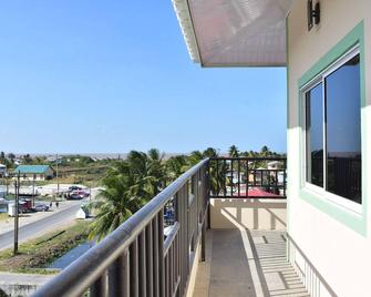 Caribbean Inn - Georgetown - Balcony