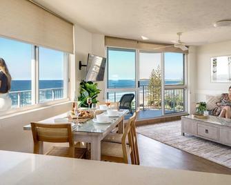 Alex Heads Oceanview Escape - Alexandra Headland - Dining room