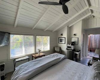 The Midtown Cottage- w/ Private Entrance and Views - Santa Cruz - Bedroom
