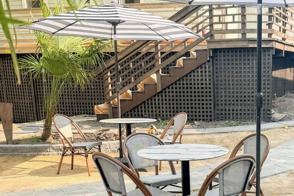 Swank Boutique Suites - אשלנד - פטיו