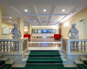 Ambassador Palace Hotel - Udine - Front desk