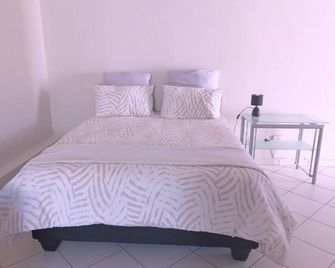 Suider Ozias Self Catering - Windhoek - Habitación