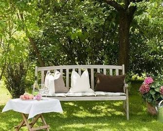 Pension Kreuzer - Flachau - Innenhof