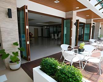 The Capital Hotel - Roi Et - Patio