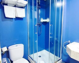 Yomo Hostal Bcn Port - Barcelona - Bathroom