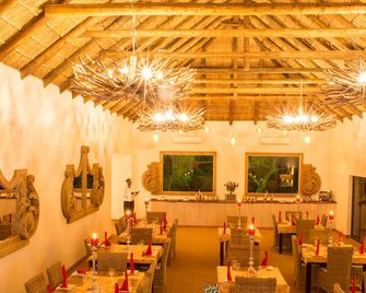 Elandela Private Game Reserve & Luxury Lodge - הודספרוט - מסעדה