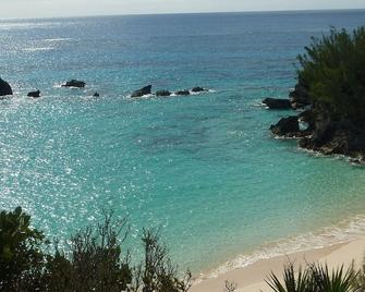 All Month Of February \'Valentine Special Of 100 Nightly\' At Location! Location!\n - Southampton - Beach