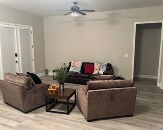 Charming 2-bedroom downstairs apartment with AC, WiFi in delightful Dawsonville - Dawsonville