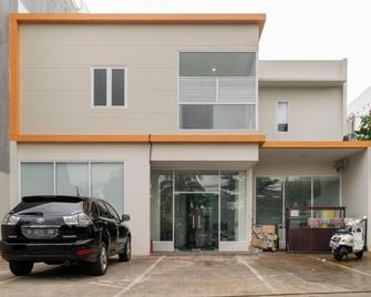 RedDoorz near Puri Indah Lippo Mall 2 - Jakarta - Bâtiment