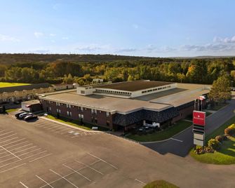 Ramada by Wyndham Fredericton - Fredericton - Rakennus