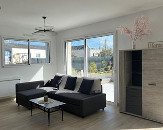 700m de la plage, maison neuve - Pénestin - Sala de estar