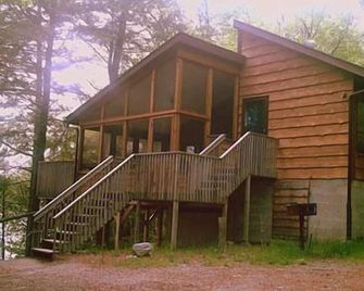 Sunny Point Resort, Cottages and Inn - Parry Sound - Building