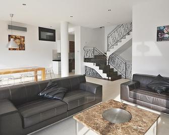 Lovely home in Santa Susanna with WiFi - Santa Susanna - Living room