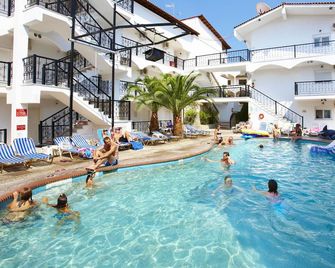 Hanioti Grand Victoria - Chaniotis - Piscine