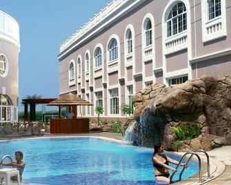 Sharjah Premiere Hotel & Resort - Sharjah - Piscina