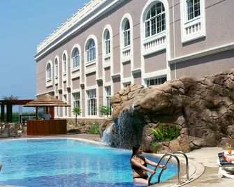 Sharjah Premiere Hotel & Resort - Sharjah