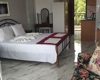 Villa Askamnia and Suites - Metamorfosi