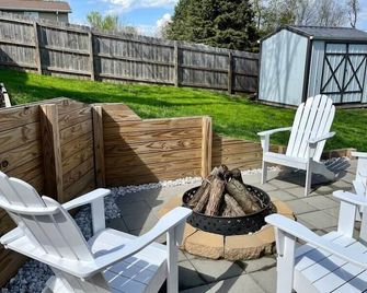 Anchors Away - Relaxing Cottage Minutes from Lake - Buckeye Lake - Patio